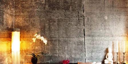 Современные обои в интерьере фото однотонные обои